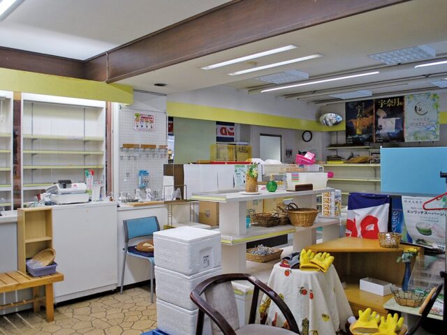 宇奈月 空き店舗内